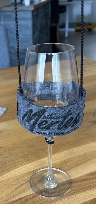 Weinglashalter
